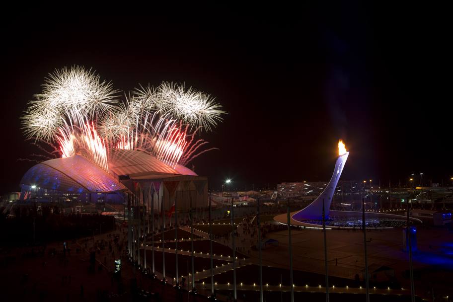 Fuochi d’artificio durante la cerimonia di chiusura (AP)